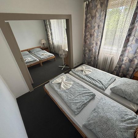 Aranypart Hostel Siofok Exterior photo