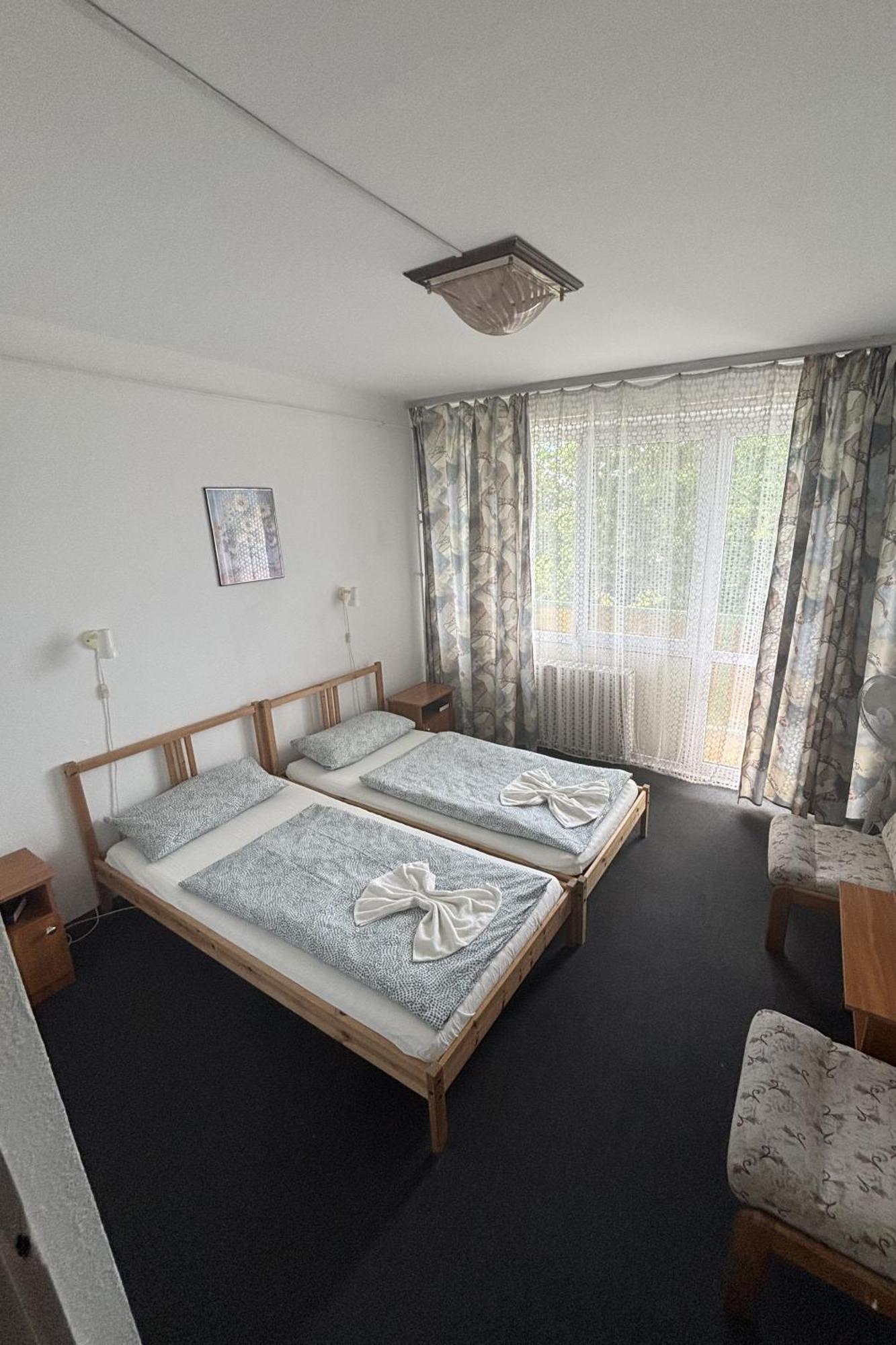 Aranypart Hostel Siofok Exterior photo