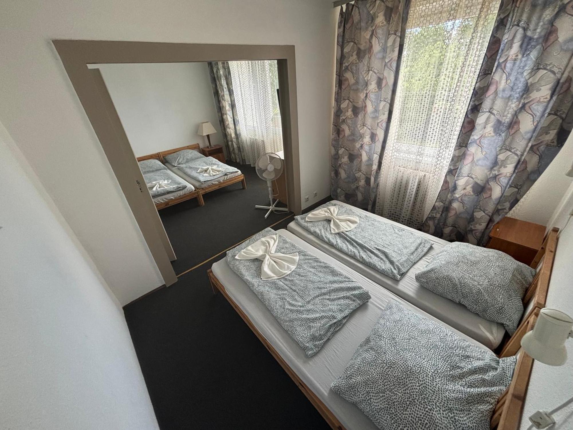 Aranypart Hostel Siofok Exterior photo